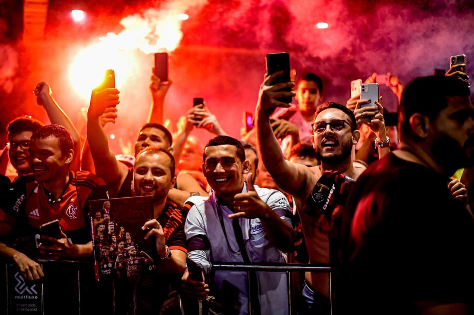 Flamengo é recebido com festa por torcedores em Fortaleza
