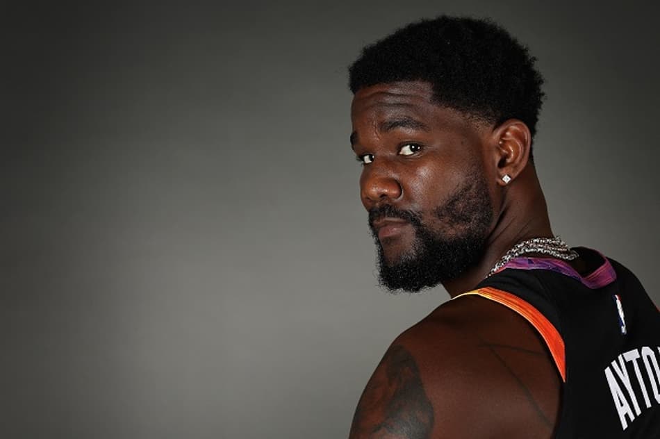 Deandre Ayton encara problema com técnico: "Eu estou aqui"