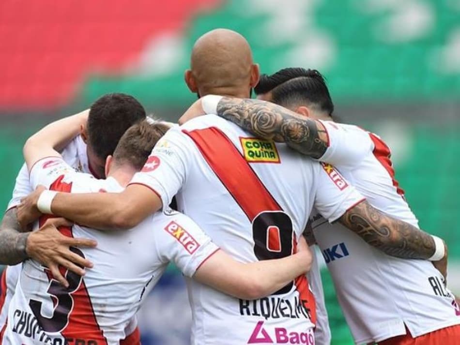 Boliviano: Always Ready vence e cola na briga pela liderança
