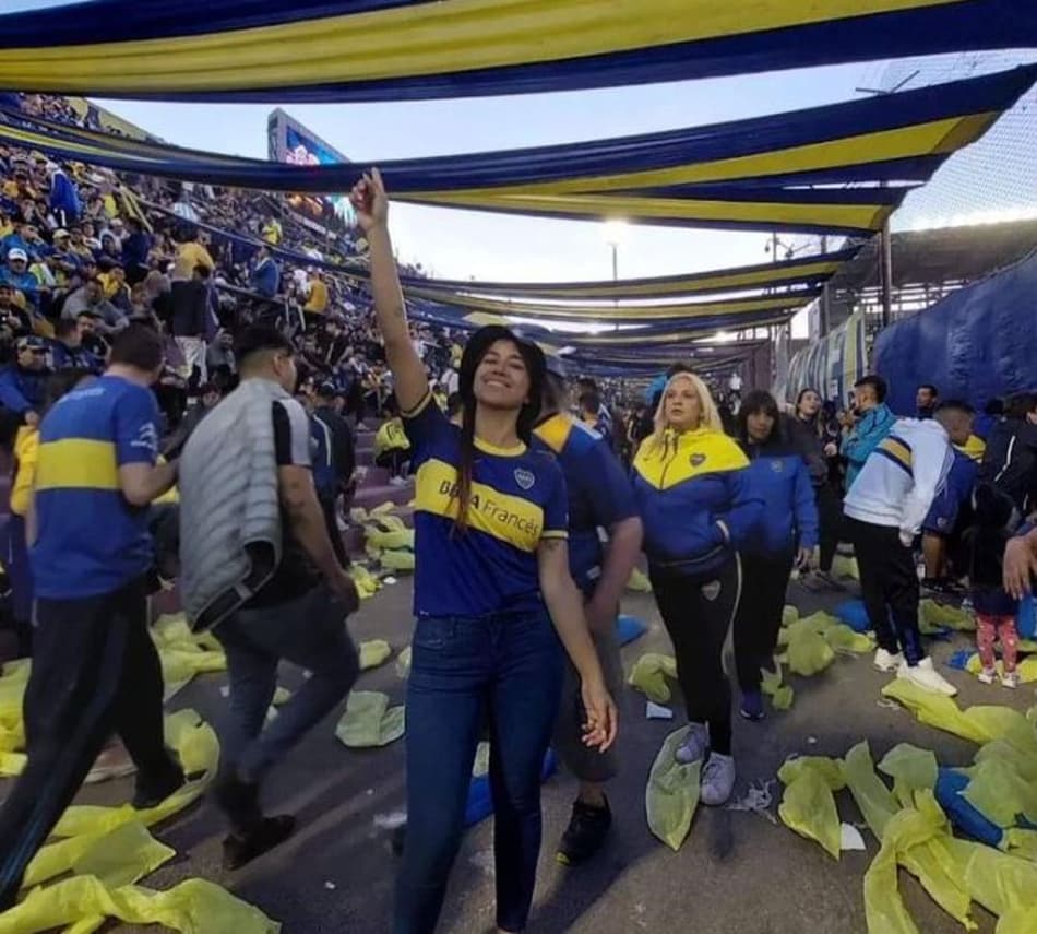Ônibus com torcedores do Boca Jrs capota e deixa uma pessoa morta