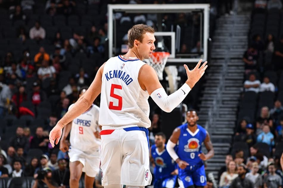 Com reservas e lobby para Seattle, Clippers arrasa Ra'anana Maccabi