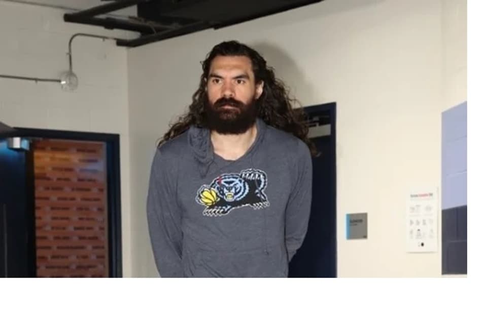 Grizzlies acerta extensão com Steven Adams até 2025