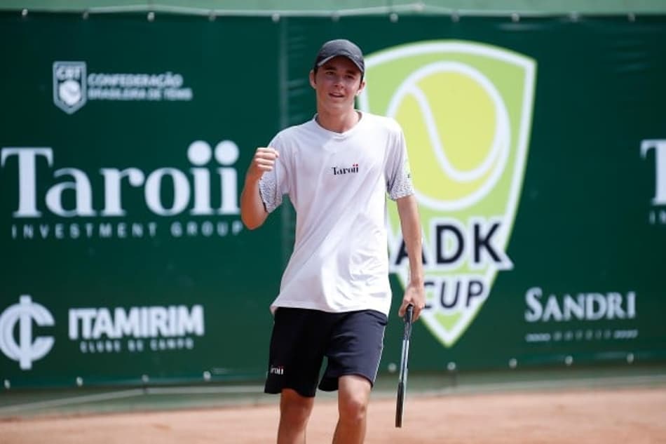 Thomas Arnold vence no quali em Itajaí