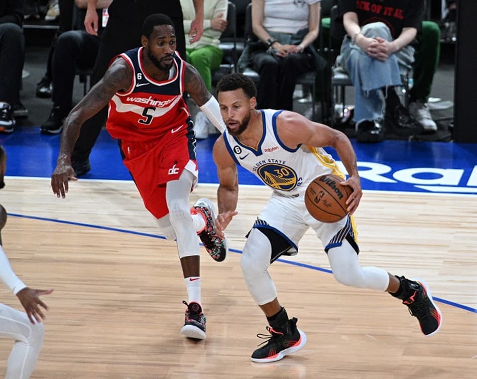 Stephen Curry vai bem, mas reservas comandam triunfo do Warriors sobre Wizards