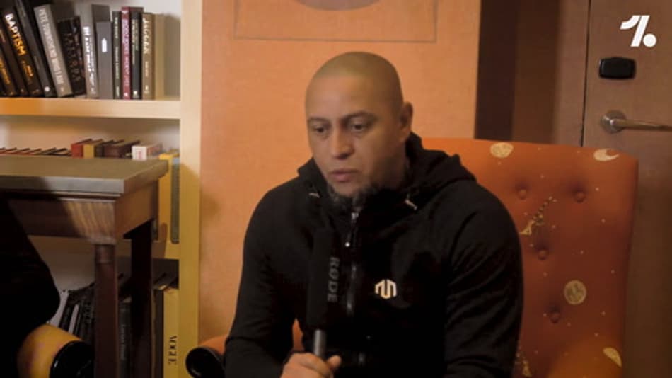 VÍDEO: Roberto Carlos dá detalhes sobre documentário do Penta: ‘Serve para motivar’