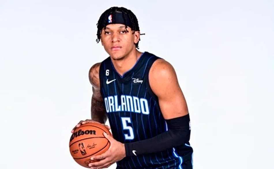 Magic pode ter trio de gigantes no quinteto titular