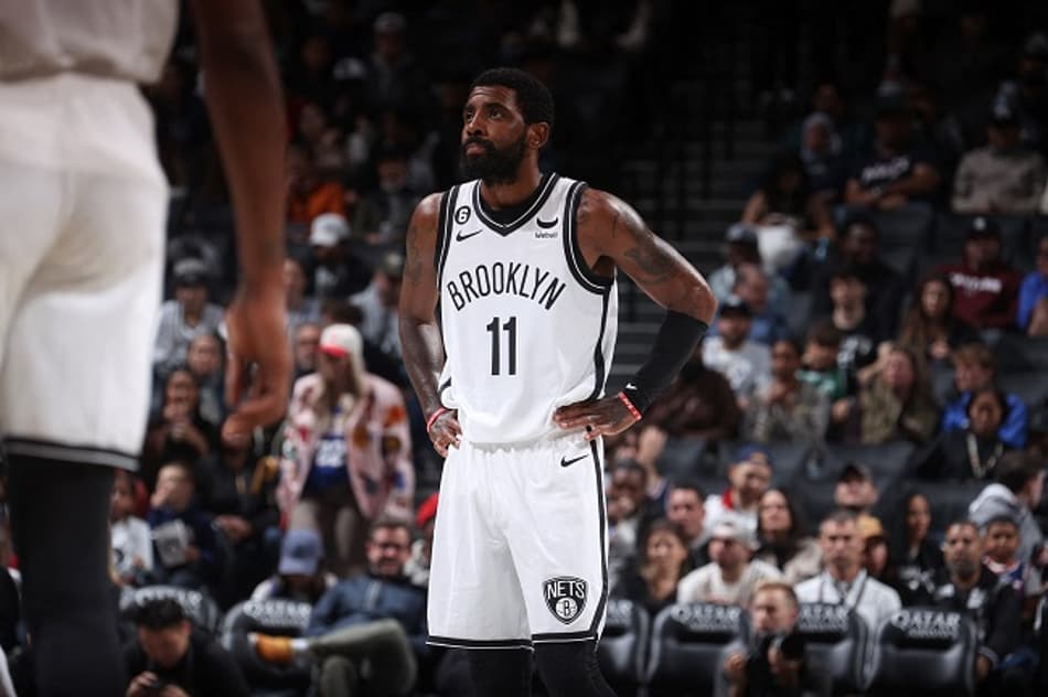 Nike suspende relacionamento com Kyrie Irving