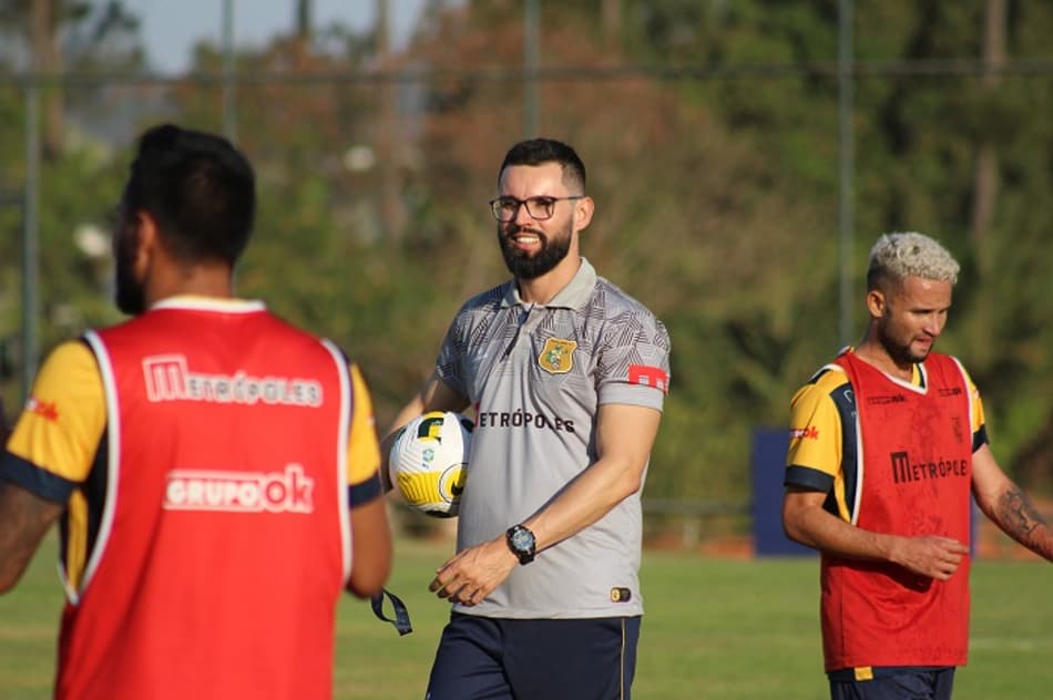Luan Carlos chega ao Brasiliense e mira título da Copa Verde