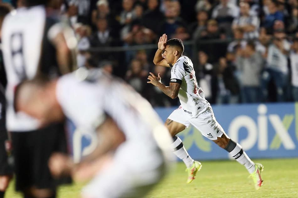 Bruno Tubarão agradece torcida do Vasco e comemora primeiro gol: 'Feliz de poder entrar e ajudar'