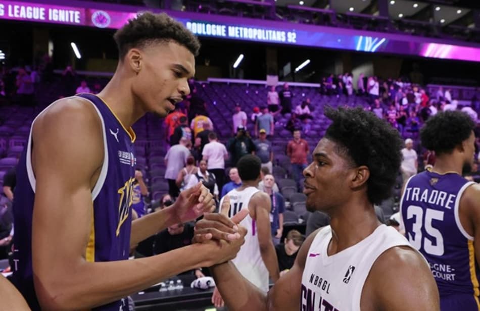 Victor Wembanyama e Scoot Henderson brilham em duelo épico