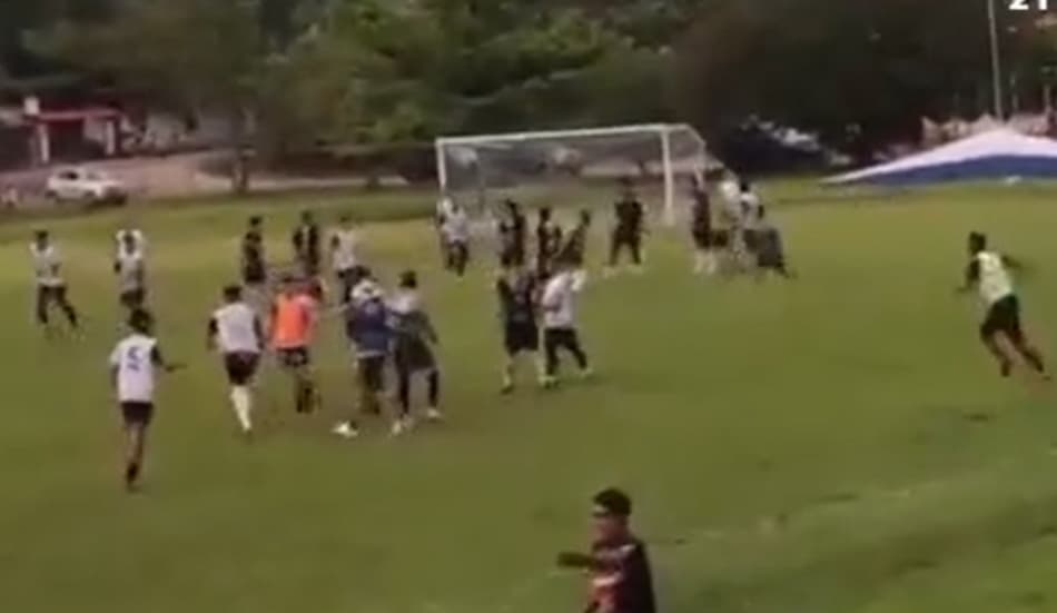 Clássico na Costa Rica termina com lamentável briga generalizada