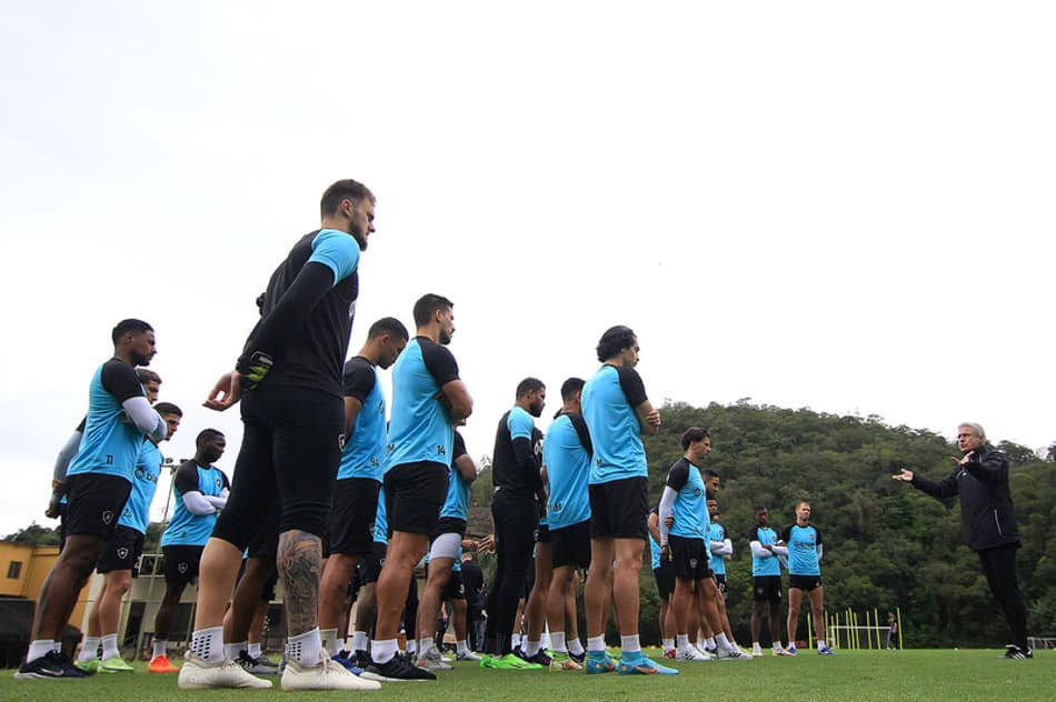 Botafogo está definido para duelo com o Avaí pelo Brasileirão; veja a escalação e onde assistir
