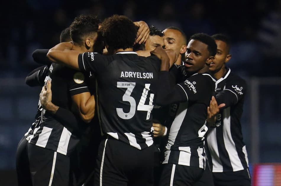 Botafogo embala, vive momento distinto do primeiro turno e mantém vivo sonho da Libertadores