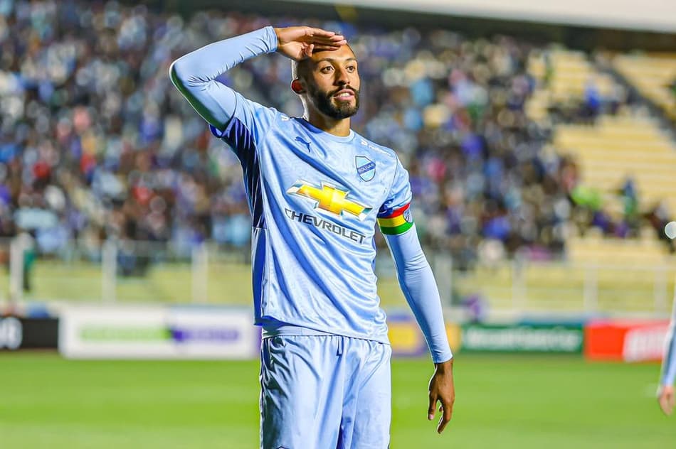 Zagueiro ex-Flamengo vê Bolívar pronto para maratona de jogos