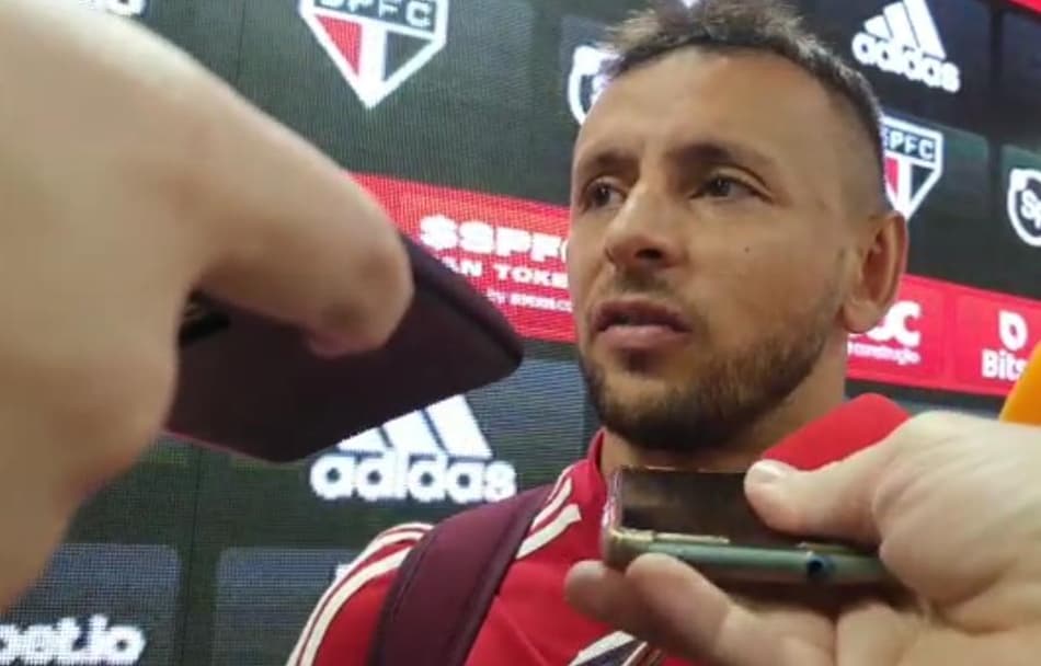 Rafinha descarta problemas internos no São Paulo e fala sobre seu futuro na equipe