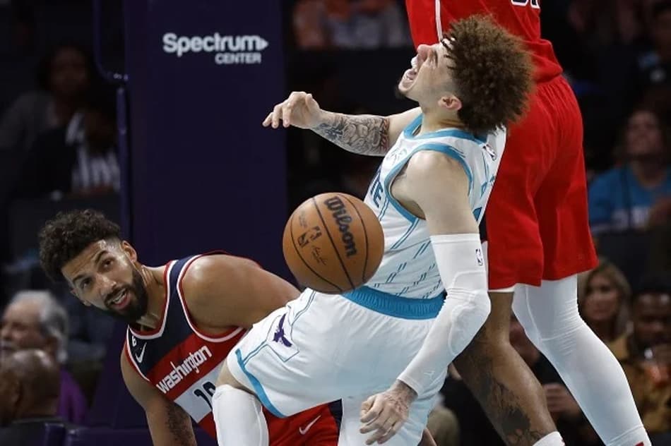 LaMelo Ball sofre lesão no tornozelo e desfalca o Hornets