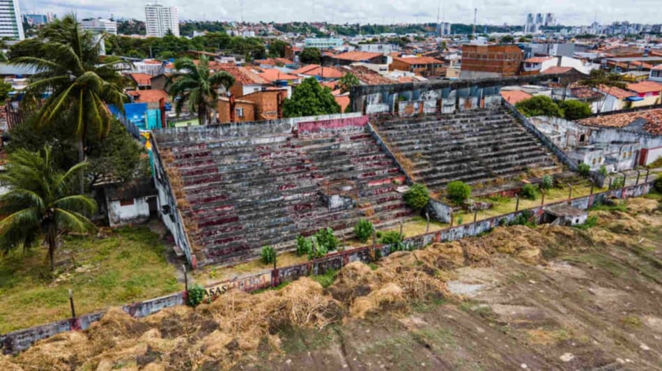 Tradicional estádio do futebol brasileiro vive situação de abandono; LANCE! mostra imagens