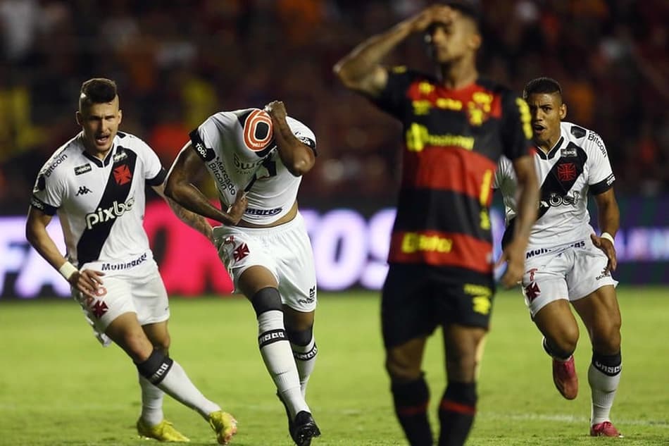 Sport x Vasco: Assistente de vídeo ‘salva’ atuação do VAR em pênalti marcado