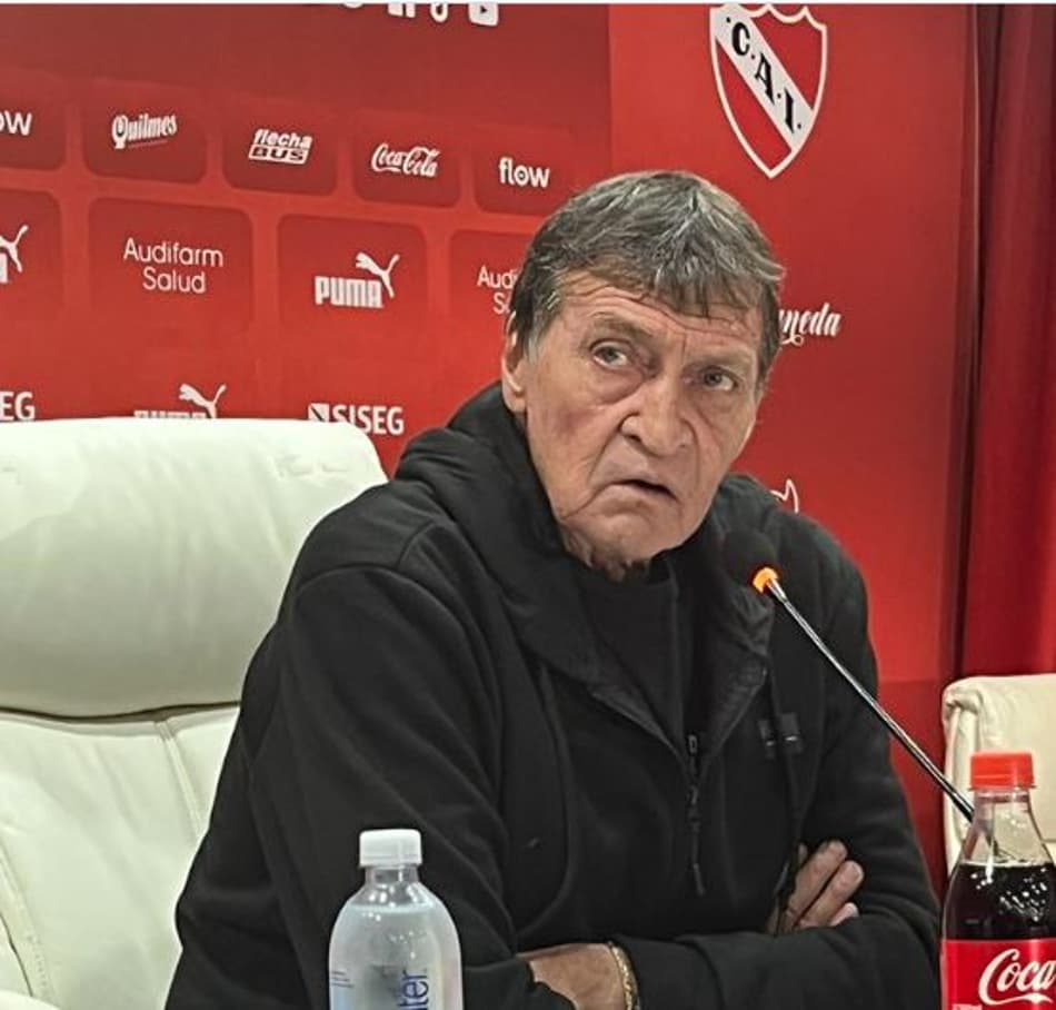 Caiu! Técnico de gigante sul-americano entrega o cargo em coletiva
