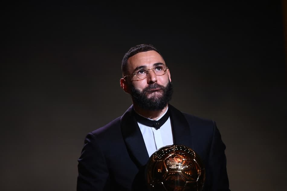 Companheiros de Benzema no Real Madrid exaltam atacante após Bola de Ouro