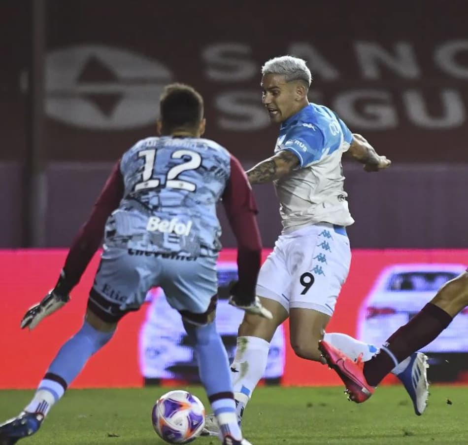 Argentino: Racing vence Lanús, ultrapassa Boca e assume a liderança