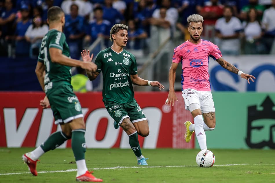 Com dois a menos, Cruzeiro é derrotado pelo Guarani no Mineirão