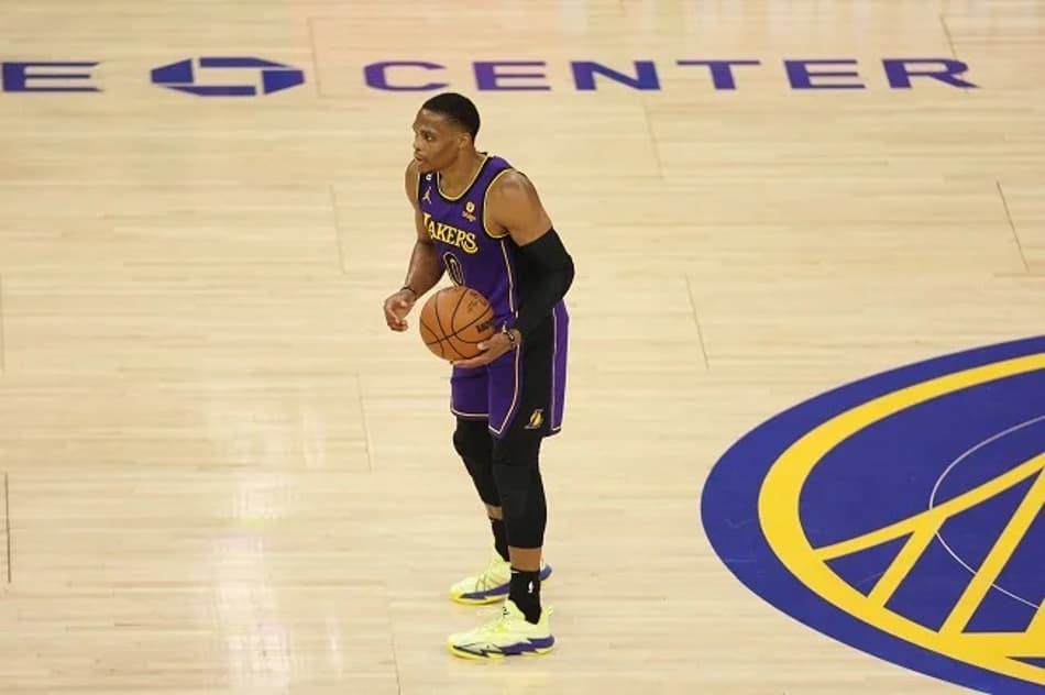 Russell Westbrook culpa reserva por lesão