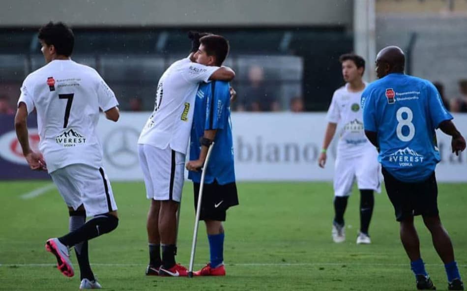 Rogerinho R9 é um dos convidados para Amigos do Ronaldinho x Estrelas