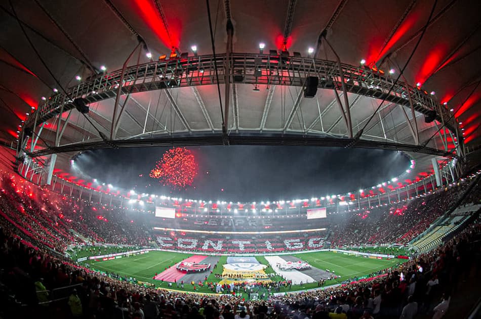 VÍDEO: Torcida do Flamengo faz mosaico e ilumina Maracanã antes de final contra o Corinthians