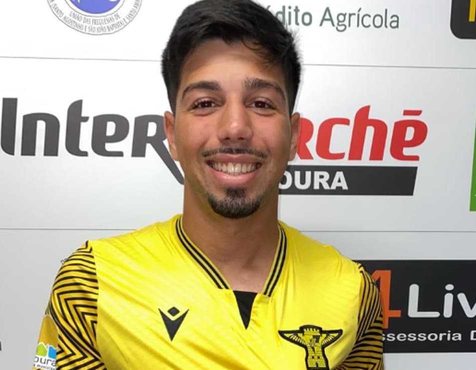 Vinícius Brito comemora acerto com Moura AC e retorno ao futebol português