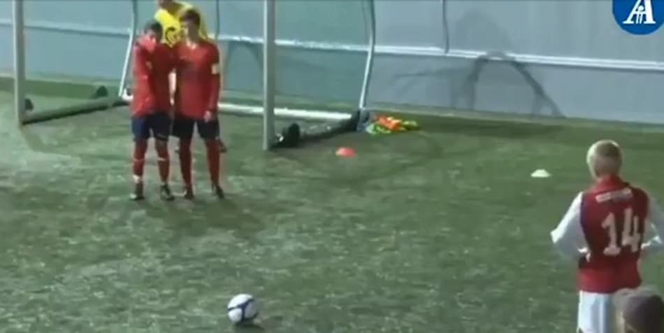 VÍDEO: Haaland já castigava defesas adversárias quando tinha só 13 anos
