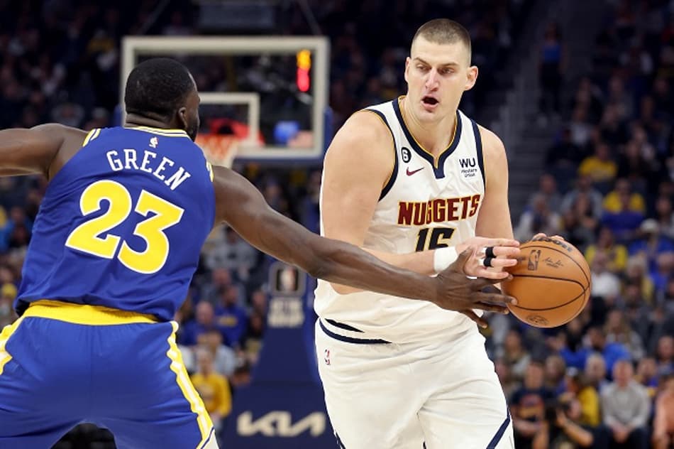 Nikola Jokic faz triplo-duplo e Nuggets bate Warriors