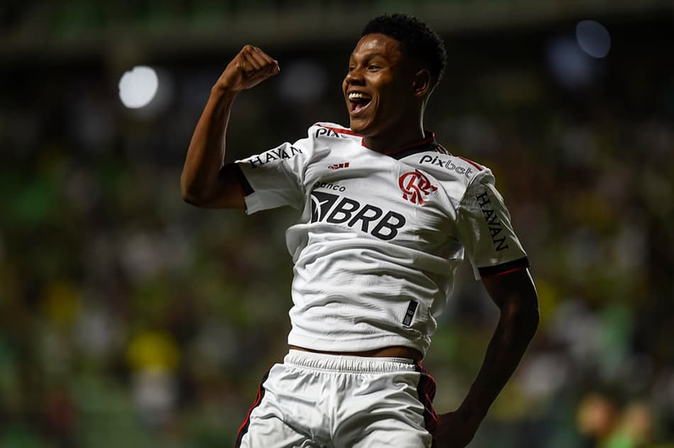 Matheus França tem bom início no Flamengo e mostra credenciais para ser a joia do momento no clube
