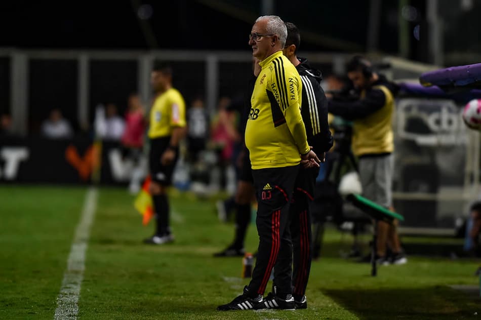 Dorival Júnior explica situação física de quatro jogadores do Flamengo para final da Libertadores