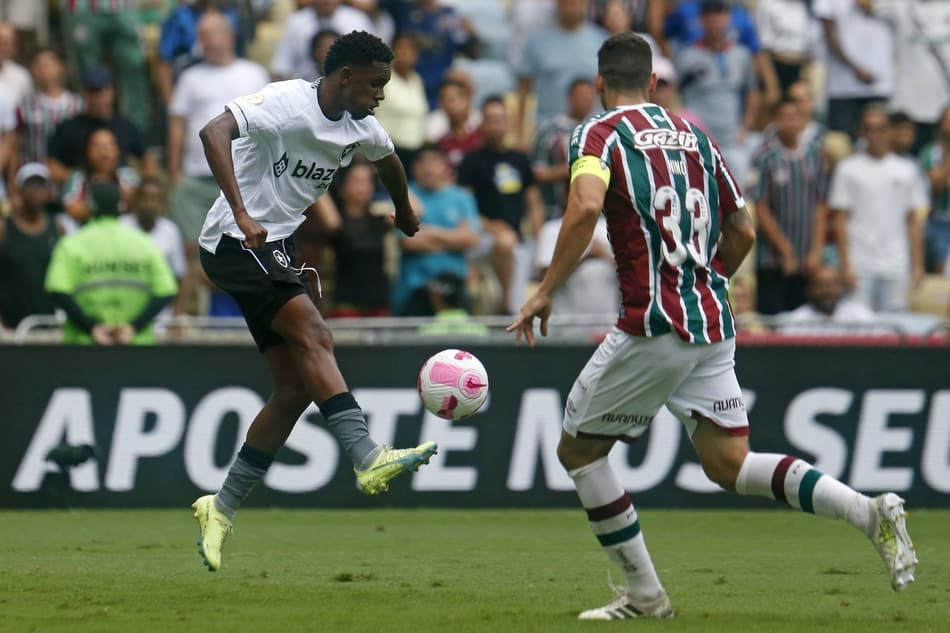 ATUAÇÕES: Jeffinho brilha, mas Patrick de Paula vai mal no empate do Botafogo contra o Fluminense