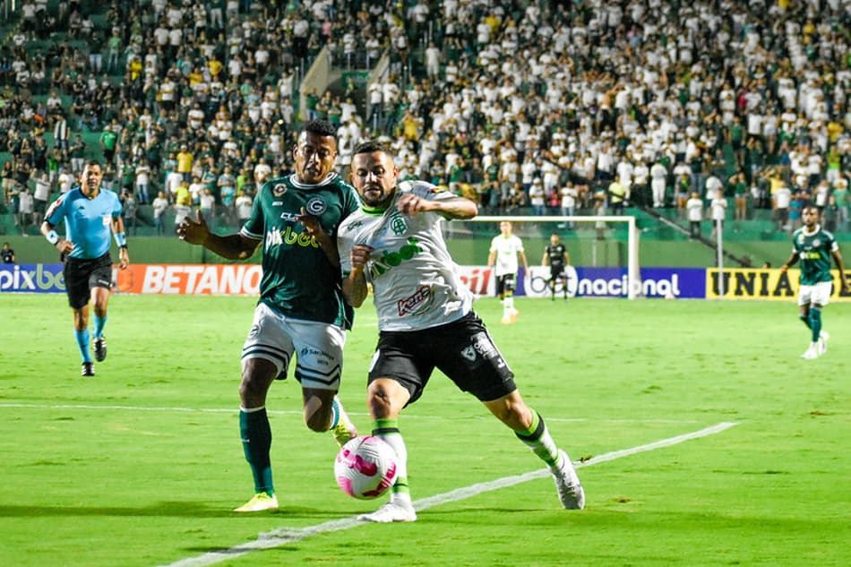 Em jogo eletrizante e com gols no fim, Goiás e América-MG ficam no empate pelo Brasileirão