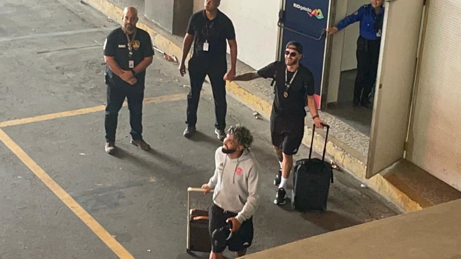 Flamengo desembarca no Rio após título da Libertadores