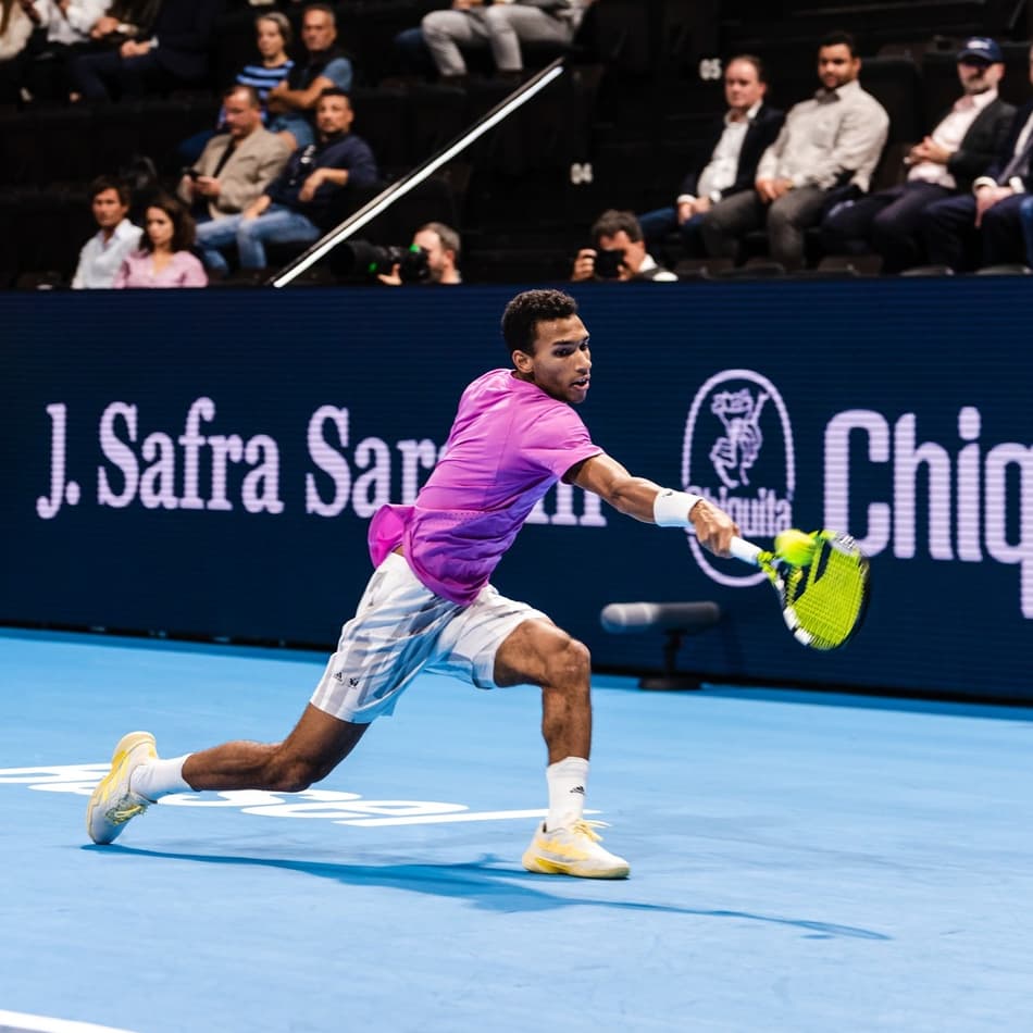 Felix Auger Aliassime em ação no ATP 500 da Basileia