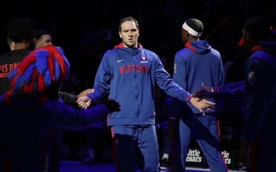 Bojan Bogdanovic acerta extensão com Pistons