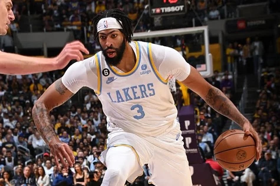 Anthony Davis admite estar jogando com lesão nas costas