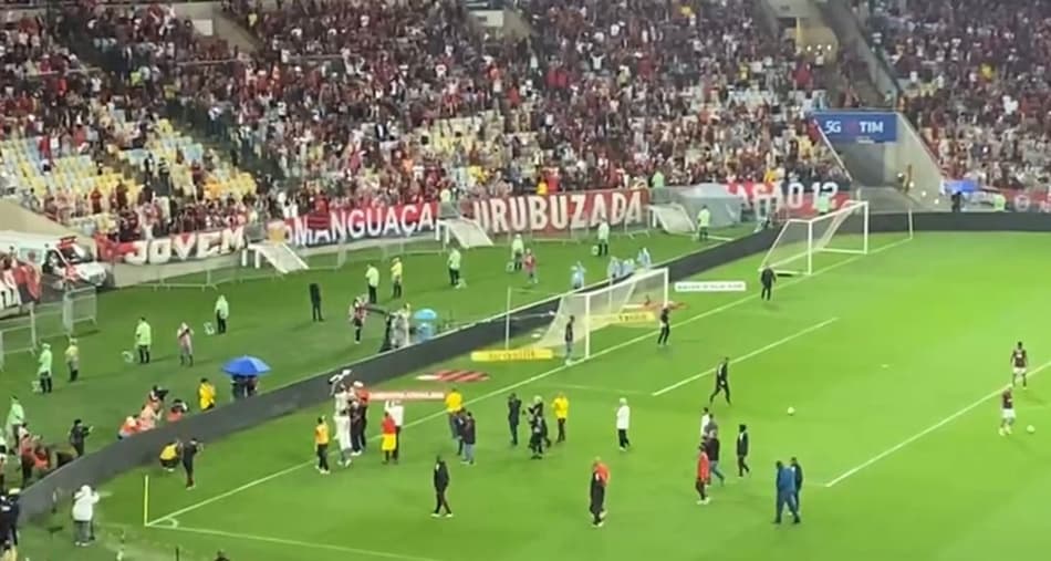 VÍDEO: Jogadores do Flamengo dão volta olímpica com taças da Copa do Brasil e Libertadores