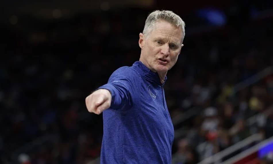 Para “salvar” temporada, Steve Kerr projeta mudar rotação do Warriors