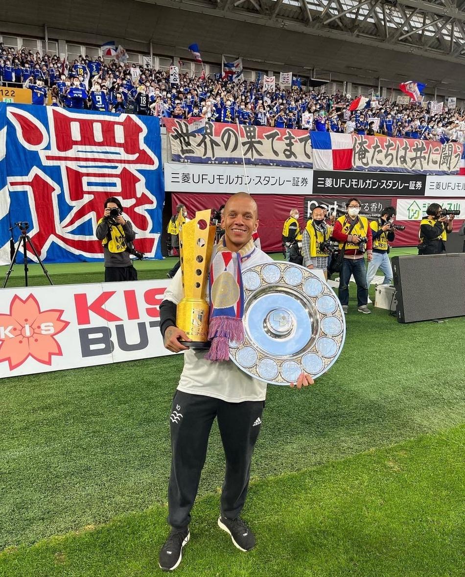 Com bicampeonato da J-League, Marcos Junior entra para a história do Yokohama Marinos