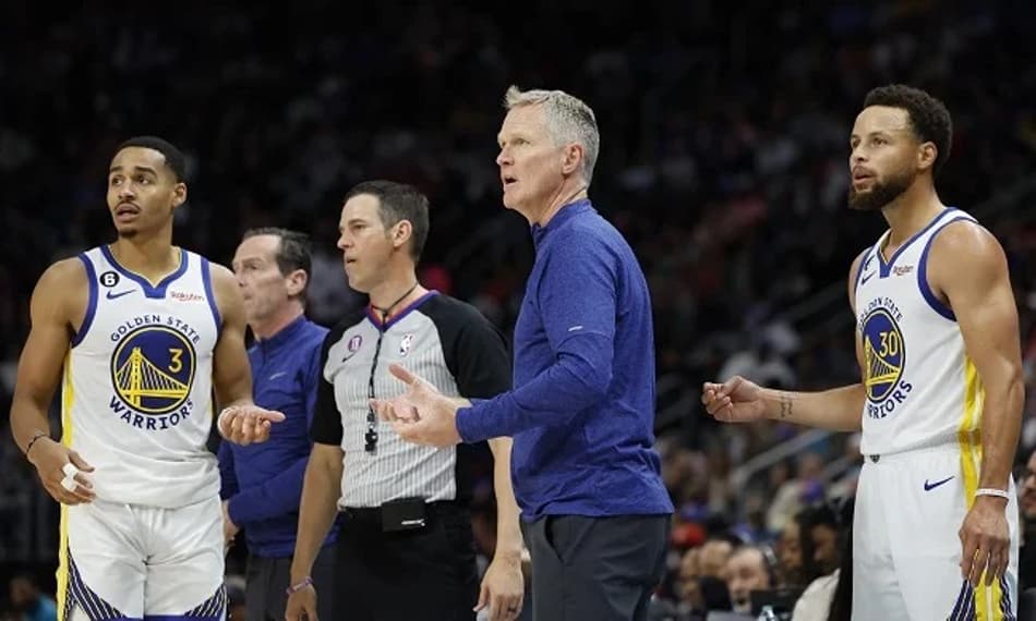 Steve Kerr evita pânico após início de temporada do campeão Warriors