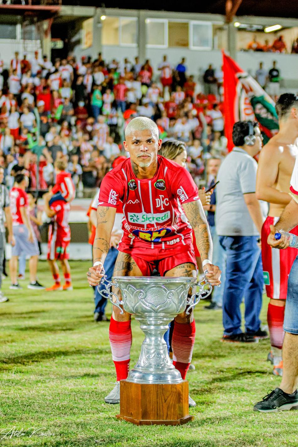 Melhor lateral do Mineiro Módulo II, Neto Amaral vibra com segundo acesso