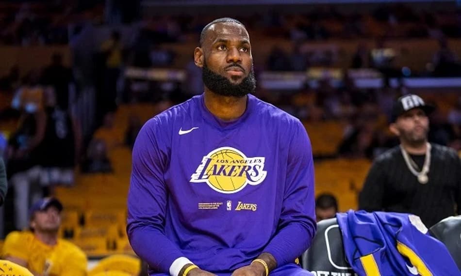 Após lesão, LeBron James deve retornar ao Lakers na sexta-feira