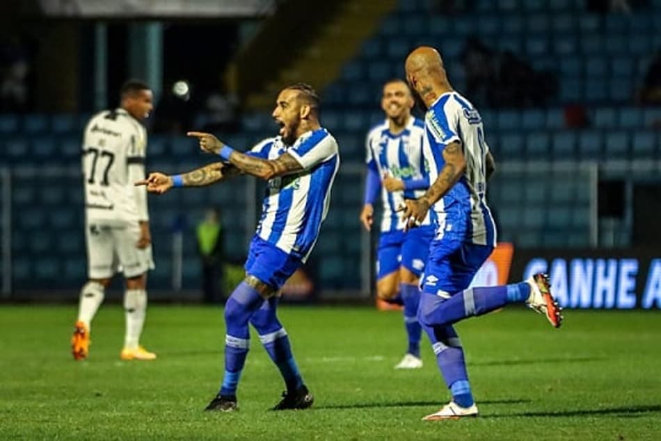 Ceará é derrotado pelo Avaí e está rebaixado para a Série B do Campeonato Brasileiro
