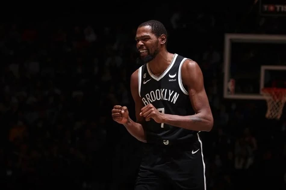 Kevin Durant iguala feito de Michael Jordan em início de temporada da NBA