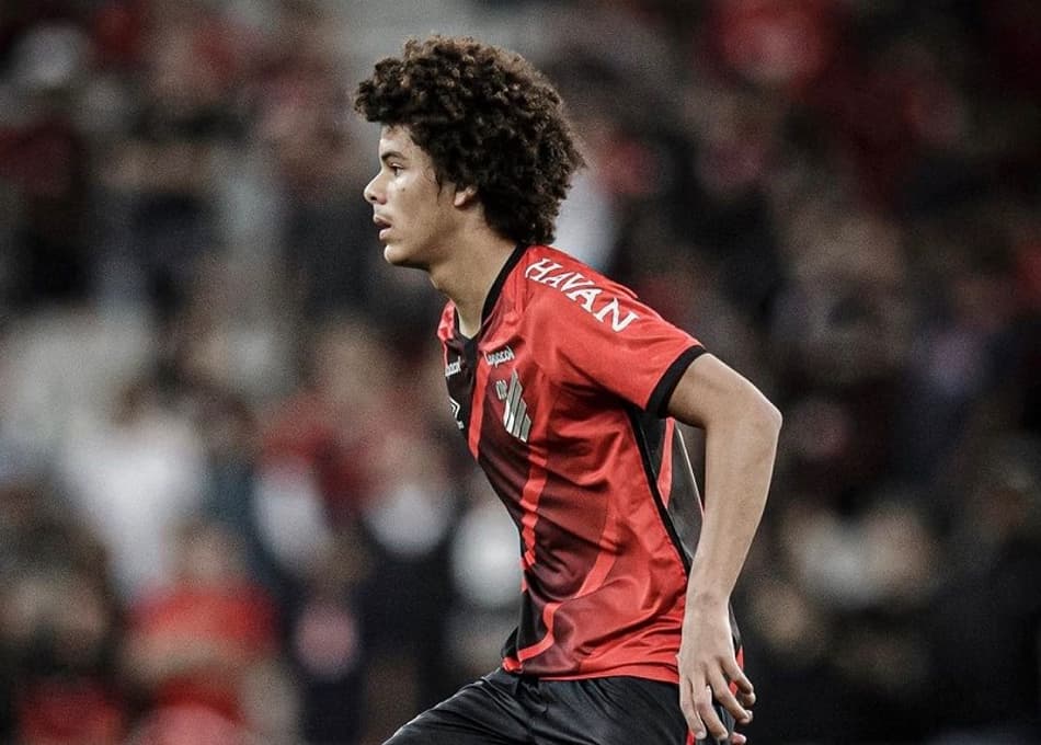 Zagueiro do Athletico fala sobre final do Paranaense Sub-20