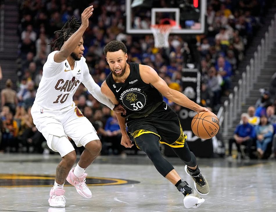 Stephen Curry brilha, faz 40 e Warriors vence Cavs